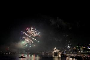 fuochi d'artificio nel stoccolma porto Svezia foto