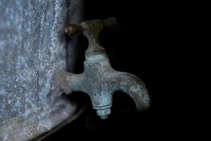 Vintage ▾ zinco rubinetto rubinetto Usato per uva raccogliere e vino foto