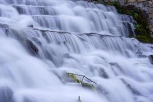 lungo esposizione fiume paesaggio durante autunno foto