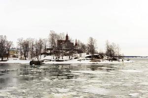 nevicato isola a Helsinki costa con un' bellissimo Casa foto