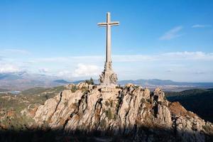 valle di il caduto - un' memoriale dedito per vittime di il spagnolo civile guerra e collocato nel il sierra de guadarrama, vicino Madrid. foto