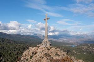 valle di il caduto - un' memoriale dedito per vittime di il spagnolo civile guerra e collocato nel il sierra de guadarrama, vicino Madrid. foto