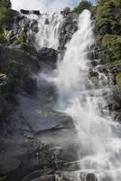 un' montagna cascata foto