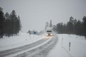 Lapponia strada nel inverno foto