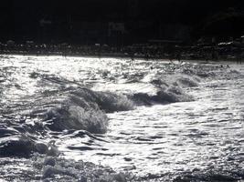 mare onda su il riva foto