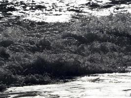 mare onda su il riva foto