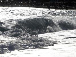 mare onda su il riva foto