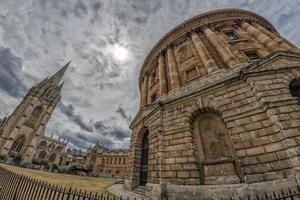 Oxford radcliffe telecamera su nuvoloso cielo foto