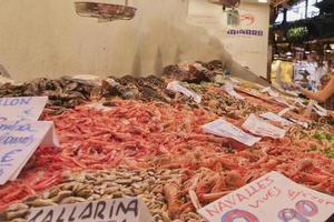 pesce mercato nel Barcellona Spagna foto