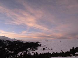 tramonto su dolomiti montagne Visualizza a partire dal passo delle Erbe sass de putia inverno stagione foto