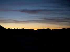 tramonto su dolomiti montagne Visualizza a partire dal passo delle Erbe sass de putia inverno stagione foto