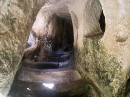 palazzolo acreide latomie pietra cave vecchio romano tombe foto