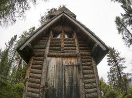 io mondo guerra vecchio legna Chiesa e cimitero nel dolomiti valparola foto