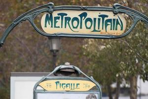 Parigi la metropolitana metropoli cartello pigalle foto