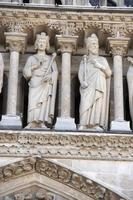 notre dama Parigi Cattedrale statua scultura e tetto prima fuoco foto