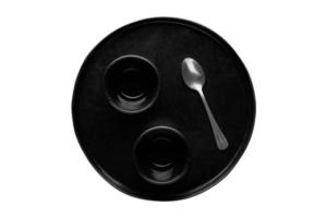 1817 nero piatto, tazze e argento cucchiaio isolato su un' trasparente sfondo foto