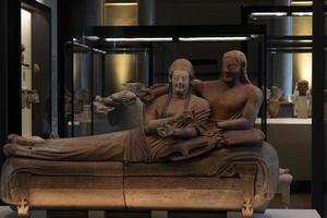 etrusco sarcofago di il coniugi marito e moglie foto