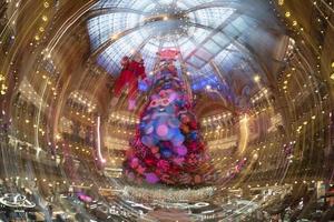 Parigi, Francia - novembre 20 2021 - natale albero nel gallerie la fayette foto