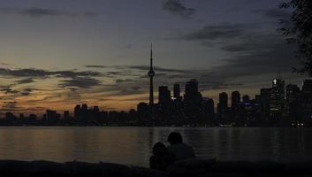 skyline di Toronto al crepuscolo foto