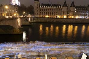 Parigi, Francia - novembre 20 2021 - molti persone in marcia contro donne violenza foto