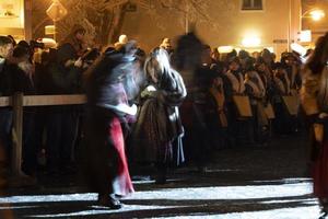 neuschönau, Germania - gennaio 5 2019 - lousnacht notte celebrazione con foresta spirito waldgeister nel Baviera villaggio foto