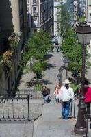 Parigi, Francia - Maggio 1 2016 - montmartre scala affollato di persone per Domenica soleggiato giorno foto