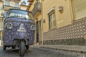Lisbona tuktuk città giro foto