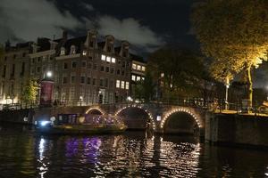 amsterdam canali crociera a notte foto