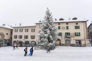 bormio medievale villaggio valtellinese Italia sotto il neve nel inverno foto