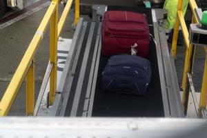 bagaglio Caricamento in corso su aereo foto