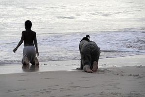 mahe, Seychelles - agosto 13 2019 - giovane creolo persone avendo divertimento su il spiaggia foto