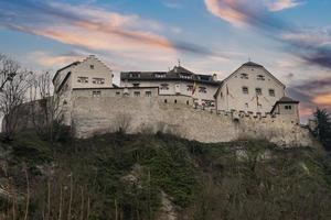 vaduz Liechtenstein castello a tramonto foto