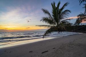 bellissimo idilliaco paesaggio marino tramonto Visualizza su kohkood isola nel Basso stagione viaggio.koh bene, anche conosciuto come ko ciao, è un isola nel il golfo di Tailandia foto