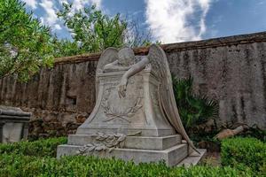 caduto angelo tomba tomba nel Roma acattolico cimitero foto