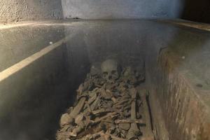 nobili tombe scheletro nel novo nuovo castello nel Napoli prigione foto