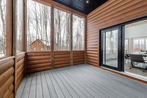 inverno cottage nel a distanza la zona Quebec, Canada, log Casa con sauna, terme, camere da letto, piscina, vivente camera, messanino, cucina e bagni foto