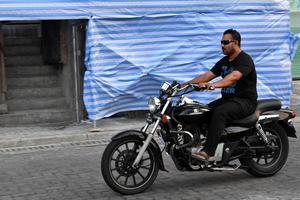 maschio, Maldive - febbraio 17 2018 - pesante traffico nel il strada prima sera pregare tempo foto