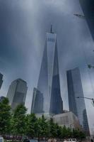nuovo York - Stati Uniti d'America - 13 giugno 2015 persone vicino la libertà Torre e 9 11 foto