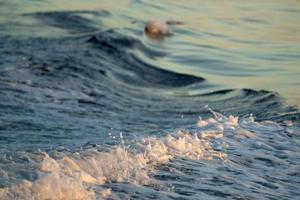 oceano mare onda velluto sfondo a tramonto foto