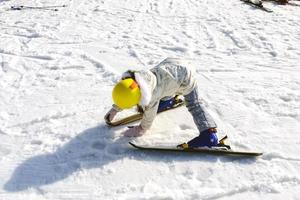 persona che scia al vivaldi park ski world in corea foto