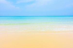 bellissima spiaggia tropicale foto