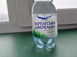kiev, Ucraina - dicembre 18, 2023 plastica bottiglia di minerale acqua foto