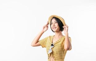 donna asiatica in abito giallo e indossa un cappello foto