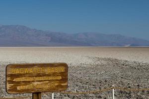 Morte valle Visualizza con cattive acque bacino cartello foto