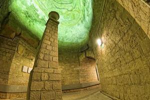 Parigi catacombe teschi e ossatura foto