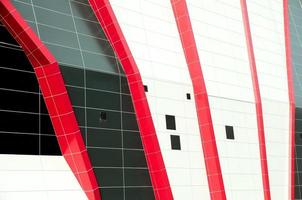 colorato futuristico edificio particolari. moderno architettonico design con nero e rosso elementi. foto