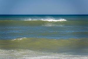 atlantico oceano onde su il riva foto