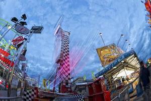 divertimento giusto carnevale luna parco in movimento luci sfondo foto