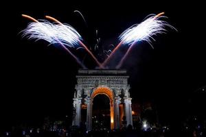 fuochi d'artificio su nero sfondo foto