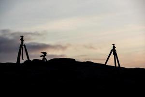 fotografico tripode nero silhouette a tramonto foto